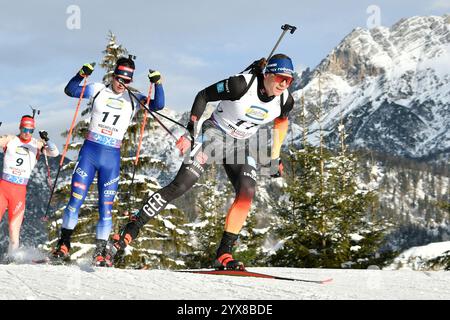 Hochfilzen, Österreich. Dezember 2024. HOCHFILZEN, ÖSTERREICH - 14. DEZEMBER: Tommaso Giacomel aus Italien und Justus Strelow aus Deutschland treten am 14. Dezember 2024 im Biathlon Stadion Hochfilzen in Hochfilzen an.241214 SEPA 24 502 - 20241214 PD5034 Credit: APA-PictureDesk/Alamy Live News Stockfoto