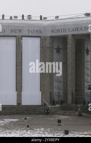 Bastogne, Belgien. Dezember 2024. Das Mardasson Memorial, das anlässlich des 80. Jahrestages der Ardennenschlacht, einer entscheidenden Episode des Zweiten Weltkriegs, in Bastogne am Samstag, den 14. Dezember 2024, abgebildet wurde. BELGA FOTO NATACHA FREISEN Credit: Belga News Agency/Alamy Live News Stockfoto