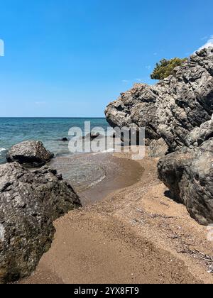 Blaue Lagunen und Landschaft des nordgriechenlands Stockfoto