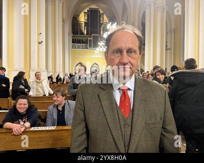 Moskau, Russland. Dezember 2024. Alexander Graf Lambsdorff, deutscher Botschafter in Moskau, steht bei einem Weihnachtskonzert in der Katholischen Kathedrale der Unbefleckten Empfängnis. Vor dem Hintergrund des russischen Aggressionskrieges hat Lambsdorff zum Frieden aufgerufen. Anrede: Andre Ballin/dpa/Alamy Live News Stockfoto