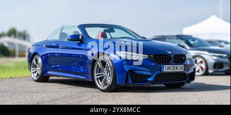Göteborg, Schweden - 07. september 2024: Blaues BMW M4-Cabriolet aus dem Jahr 2020 Stockfoto