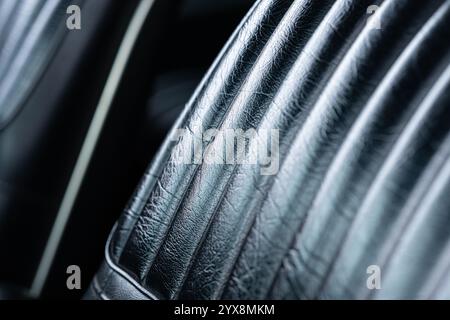 Göteborg, Schweden - 24. August 2024: Lederausstattung eines Oldtimer-amerikanischen Muscle Car Stockfoto