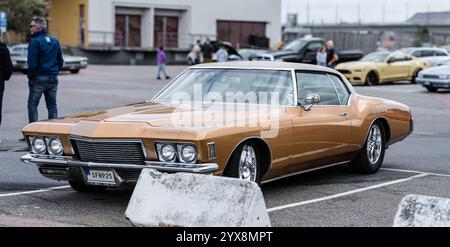 Göteborg, Schweden - 24. August 2024: Vorderansicht einer braunen Buick Riviera von 1971 Stockfoto