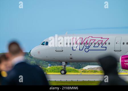 Sola, Norwegen - 16. Juni 2024: Flugzeuge von Wizz Air heben ab Stockfoto