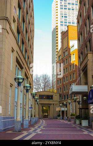 Dies ist Bostons Küstenregion. Sehr teure Hotels, Ferienwohnungen, Appartements hier am Wasser. Hochhäuser sind in Boston üblich, und so Stockfoto