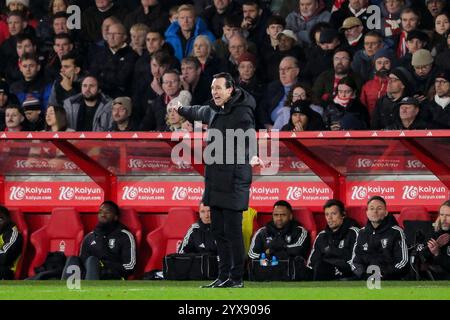 Nottingham, Großbritannien. Dezember 2024. City Ground Stadium NOTTINGHAM, ENGLAND – 14. DEZEMBER: Aston Villa Head Coach Unai Emery reagiert am 14. Dezember 2024 im City Ground Stadium in Nottingham, ENGLAND beim 10. Matchweek-Spiel der Premier League 2024/25 zwischen Nottingham Forest und Aston Villa FC. (Paul Bonser/SPP) Credit: SPP Sport Press Photo. /Alamy Live News Stockfoto