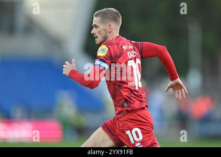 London Road, Peterborough am Samstag, 14. Dezember 2024. Ronan Darcy (10 Crawley Town) tritt beim Spiel der Sky Bet League 1 zwischen Peterborough und Crawley Town in der London Road, Peterborough, am Samstag, den 14. Dezember 2024 an. (Foto: Kevin Hodgson | MI News) Credit: MI News & Sport /Alamy Live News Stockfoto