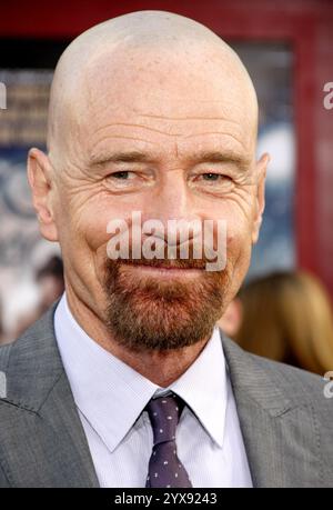 HOLLYWOOD, KALIFORNIEN - 08. JUNI 2012: Bryan Cranston bei der Premiere von Rock of Ages in Los Angeles, die am 8. Juni 2012 im Grauman's Chinese Theatre in Hollywood, USA stattfand. Stockfoto