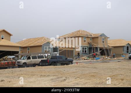 San Antonio, USA. Dezember 2024. Handwerker bauen am 14. Dezember 2024 Häuser in San Antonio, Texas, USA. (Foto: Carlos Kosienski/SIPA USA) Credit: SIPA USA/Alamy Live News Stockfoto