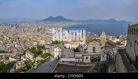 Spektakulärer Panoramablick auf Neapel vom Castel Sant'Elmo Stockfoto