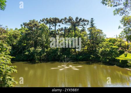 See am Parque Aldeia do Imigrante, beliebtes Touristenziel - Nova Petropolis, Brasilien Stockfoto