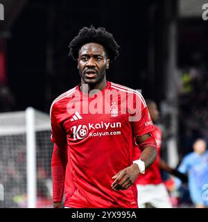 The City Ground, Nottingham, Großbritannien. Dezember 2024. Premier League Football, Nottingham Forest gegen Aston Villa; Ola Aina von Nottingham Forest Credit: Action Plus Sports/Alamy Live News Stockfoto