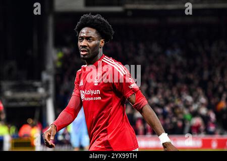 The City Ground, Nottingham, Großbritannien. Dezember 2024. Premier League Football, Nottingham Forest gegen Aston Villa; Ola Aina von Nottingham Forest Credit: Action Plus Sports/Alamy Live News Stockfoto