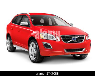 Rot 2010 Volvo XC60 T6 AWD R-Design midsize-SUV das sicherste Auto bisher. Isoliert auf weißem Hintergrund mit Beschneidungspfad. Stockfoto