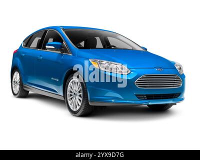 Blau 2012 Ford Focus Electric BEV isoliert auf weißem Hintergrund mit Beschneidungspfad Stockfoto