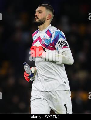 Wolverhampton, Großbritannien. Dezember 2024. Arijanet Muri? Of Ipswich Town während des Premier League Spiels Wolverhampton Wanderers gegen Ipswich Town in Molineux, Wolverhampton, Vereinigtes Königreich, 14. Dezember 2024 (Foto: Gareth Evans/News Images) in Wolverhampton, Vereinigtes Königreich am 14. Dezember 2024. (Foto: Gareth Evans/News Images/SIPA USA) Credit: SIPA USA/Alamy Live News Stockfoto