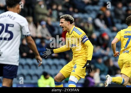 Preston, Großbritannien. Dezember 2024. Ethan Ampadu von Leeds United feiert die späten Equalizer von Leeds United während des Sky Bet Championship Matches Preston North End gegen Leeds United in Deepdale, Preston, Großbritannien, 14. Dezember 2024 (Foto: Jorge Horsted/News Images) in Preston, Großbritannien am 14. Dezember 2024. (Foto: Jorge Horsted/News Images/SIPA USA) Credit: SIPA USA/Alamy Live News Stockfoto