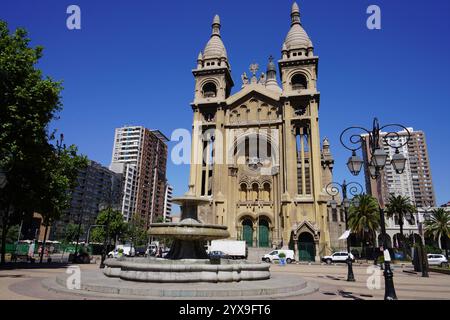 SANTIAGO, CHILE - 28. OKTOBER 2024: Kirche des Allerheiligsten Sakraments in Santiago de Chile, Südamerika Stockfoto