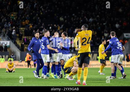 Wolverhampton, Großbritannien. Dezember 2024. Wolverhampton, England, 14. Dezember 2024: Vollzeitszenen des Premier League-Fußballspiels zwischen Wolverhampton Wanderers und Ipswich Town im Molineux-Stadion in Wolverhampton, England (Natalie Mincher/SPP) Credit: SPP Sport Press Photo. /Alamy Live News Stockfoto