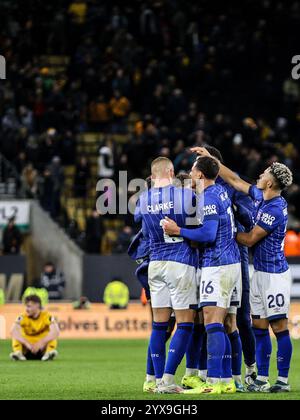 Wolverhampton, Großbritannien. Dezember 2024. Wolverhampton, England, 14. Dezember 2024: Vollzeitszenen des Premier League-Fußballspiels zwischen Wolverhampton Wanderers und Ipswich Town im Molineux-Stadion in Wolverhampton, England (Natalie Mincher/SPP) Credit: SPP Sport Press Photo. /Alamy Live News Stockfoto