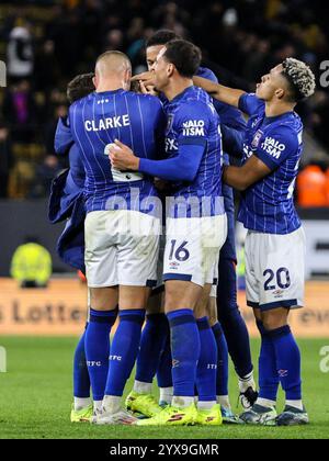 Wolverhampton, Großbritannien. Dezember 2024. Wolverhampton, England, 14. Dezember 2024: Vollzeitszenen des Premier League-Fußballspiels zwischen Wolverhampton Wanderers und Ipswich Town im Molineux-Stadion in Wolverhampton, England (Natalie Mincher/SPP) Credit: SPP Sport Press Photo. /Alamy Live News Stockfoto