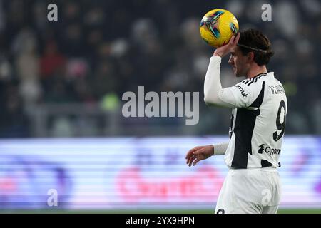 Turin, Italien. Dezember 2024. Dusan Vlahovic von Juventus FC Gesten während des Spiels der Serie A zwischen Juventus FC und Venezia FC im Allianz Stadium am 14. Dezember 2024 in Turin. Quelle: Marco Canoniero/Alamy Live News Stockfoto