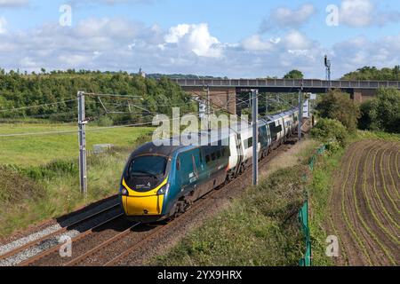 Avanti Westküste Klasse 390 Alstom pendolino Zug vorbei an Morecambe South Junction Westküste Hauptstrecke Stockfoto