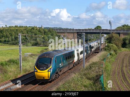 Avanti Westküste Klasse 390 Alstom pendolino Zug vorbei an Morecambe South Junction Westküste Hauptstrecke Stockfoto