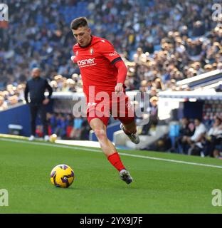 Sabadell, Barcelona, Spanien. Dezember 2024. Barcelona Spanien 14.12.2024 Abel Bretones (Osasuna) kontrolliert den Ball während der La Liga EA Sports zwischen Espanyol und Osasuna am 14. Dezember 2024 im RCDE-Stadion in Barcelona. (Kreditbild: © Xavi Urgeles/ZUMA Press Wire) NUR REDAKTIONELLE VERWENDUNG! Nicht für kommerzielle ZWECKE! Stockfoto