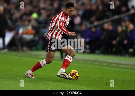 Swansea, Großbritannien. Dezember 2024. Jobe Bellingham aus Sunderland in Aktion. EFL Skybet Meisterschaftsspiel Swansea City gegen Sunderland im Stadion Swansea.com in Swansea, Wales am Samstag, den 14. Dezember 2024. Dieses Bild darf nur für redaktionelle Zwecke verwendet werden. Nur redaktionelle Verwendung, Bild von Andrew Orchard/Andrew Orchard Sportfotografie/Alamy Live News Credit: Andrew Orchard Sportfotografie/Alamy Live News Stockfoto