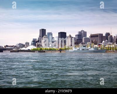 City of Montreal Downtown Waterfront Skyline tagsüber, Quebec, Kanada. Ville de Montréal, Québec, Kanada 2017. Stockfoto