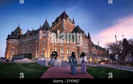Ghost Tourguides vor Fairmont Le Château Frontenac grand Hotel Chateau Frontenac in alten Quebec Stadt, Quebec, Kanada. Ville de Québec. Stockfoto