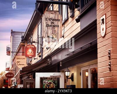 Vintage speichern Zeichen im historischen Straße Petit Champlain in alten Quebec Stadt, Quebec, Kanada. Rue du Petit-Champlain, Ville de Québec. Stockfoto