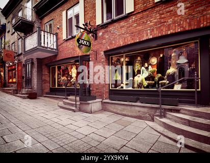 Zazou Modekleidung speichern auf Rue Petit Champlain historische Straße in Old Quebec City, Kanada. Rue du Petit-Champlain, Ville de Québec. Stockfoto