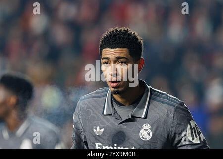 Madrid, Spanien. Dezember 2024. Jude Bellingham (Real Madrid FC) wurde während des Spiels LaLiga EASPORTS zwischen Rayo Vallecano und Real Madrid FC gesehen. Maciej Rogowski/Alamy Live News Stockfoto