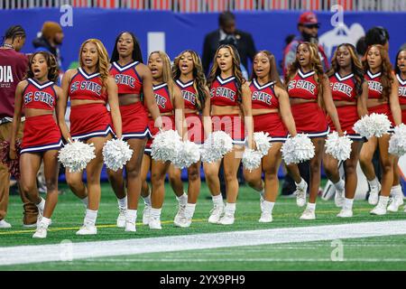 Atlanta, Georgia. Dezember 2024. Vor dem Cricket Celebration Bowl 2024 spielte das Jubelteam des Bundesstaates South Carolina im Mercedes Benz Stadium in Atlanta, Georgia. Jackson State besiegt South Carolina State mit 28:7. Cecil Copeland/CSM/Alamy Live News Stockfoto