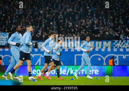 Berlin, Deutschland. Dezember 2024. Die Bochumer Spieler bereiten sich auf das Bundesliga-Spiel zwischen Union Berlin und Bochum in der Alten Försterei in Berlin vor. Quelle: Gonzales Photo/Alamy Live News Stockfoto