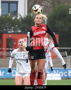 Leverkusen, Deutschland. Dezember 2024. Cornelia Kramer (Leverkusen), Leverkusen, Deutschland. Dezember 2024. Frauen-Bundesliga, Spieltag 12, Bayer 04 Leverkusen - SC Freiburg. Quelle: Jürgen Schwarz/Alamy Live News Stockfoto