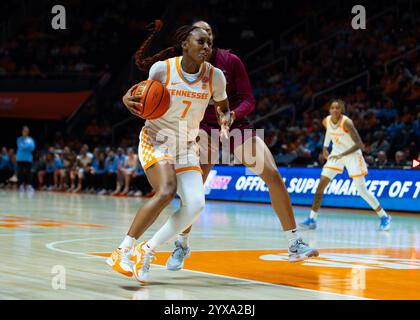 14. Dezember 2024: Samara Spencer #7 der Tennessee Lady Vols fährt während des NCAA Basketballspiels zwischen den University of Tennessee Lady Volunteers und den North Carolina Central Eagles in der Thompson Boling Arena in Knoxville, TN Tim Gangloff/CSM (Credit Image: © Cal Sport Media) zum Korb Stockfoto