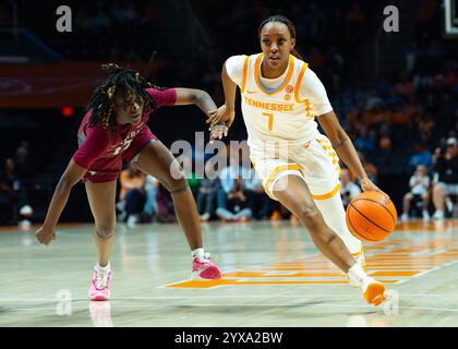 14. Dezember 2024: Samara Spencer #7 der Tennessee Lady Vols fährt während des NCAA Basketballspiels zwischen den University of Tennessee Lady Volunteers und den North Carolina Central Eagles in der Thompson Boling Arena in Knoxville, TN Tim Gangloff/CSM (Credit Image: © Cal Sport Media) zum Korb Stockfoto