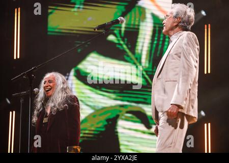 Sao Paulo, Brasilien. Dezember 2024. Die brasilianischen Sängerinnen und Geschwister Caetano Veloso und Maria Bethânia treten am Samstag, 12. Dezember 14/2024 auf dem Konzert ihrer Tour im Allianz Parque in der westlichen Region von São Paulo, Brasilien auf. Credit: Brazil Photo Press/Alamy Live News Stockfoto