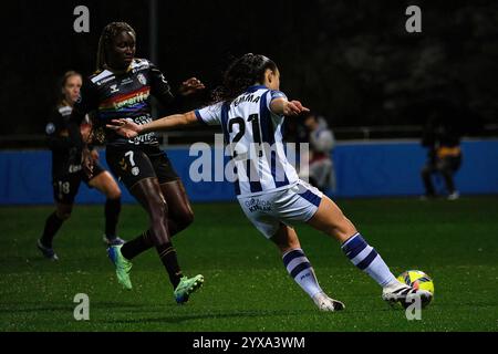 Zubieta, Gipuzkoa, Spanien - 14. Dezember 2024: EMM Ramírez macht einen langen Pass im Spiel Real Sociedad Women vs Costa Adeje Teneriffa Women, Teil der spanischen Liga F, in Zubieta Z1. Quelle: Rubén Gil/Alamy Live News. Stockfoto