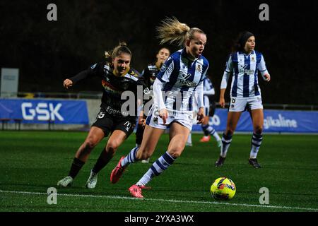 Zubieta, Gipuzkoa, Spanien - 14. Dezember 2024: Klára Cahynová dribbelte den Ball im Spiel Real Sociedad Women vs Costa Adeje Teneriffa Women, Teil der spanischen Liga F, in Zubieta Z1. Quelle: Rubén Gil/Alamy Live News. Stockfoto
