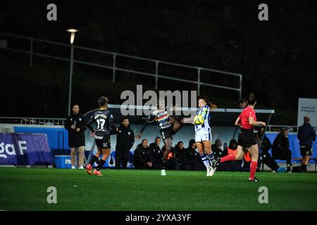 Zubieta, Gipuzkoa, Spanien - 14. Dezember 2024: Omorinsola Babajide wetteiferte mit Emma Ramírez im Spiel Real Sociedad Women gegen Costa Adeje Teneriffa Women, Teil der spanischen Liga F, in Zubieta Z1. Quelle: Rubén Gil/Alamy Live News. Stockfoto