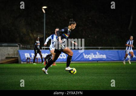 Zubieta, Gipuzkoa, Spanien - 14. Dezember 2024: Cinta Rodríguez dribbelte den Ball im Spiel Real Sociedad Women vs Costa Adeje Teneriffa Women, Teil der spanischen Liga F, in Zubieta Z1. Quelle: Rubén Gil/Alamy Live News. Stockfoto