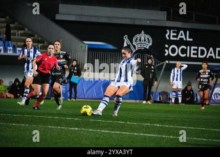 Zubieta, Gipuzkoa, Spanien - 14. Dezember 2024: Nerea Eizagirre mit dem Ball im Spiel Real Sociedad Women vs Costa Adeje Teneriffa Women, Teil der spanischen Liga F, in Zubieta Z1. Quelle: Rubén Gil/Alamy Live News. Stockfoto