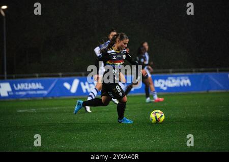 Zubieta, Gipuzkoa, Spanien - 14. Dezember 2024: Nina Richard dribbelte den Ball im Spiel Real Sociedad Women vs Costa Adeje Teneriffa Women, Teil der spanischen Liga F, in Zubieta Z1. Quelle: Rubén Gil/Alamy Live News. Stockfoto