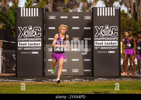 San Diego, Usa. Dezember 2024. Josiah Tostenson belegt 28. Platz im Jungen-Rennen in 16:07,7, während der Foot locker Cross Country Championships in Morley Field, Samstag, den 14. Dezember 2024, in San Diego. Calif. (Thomas Fernandez/Image of Sport) Credit: Kirby Lee/Alamy Live News Stockfoto