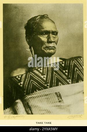 Porträt des älteren Maori-Häuptlings Taketake Rangitipu (Ngāti Ruaka) aus einer Publikation aus dem Jahr 1942, die die Sammlung Victor Millard enthält. Taketake war ein beliebtes Motiv für Fotografen, aber über ihn ist wenig bekannt. Fotografiert von William Henry Thomas Partington um 1900. Stockfoto