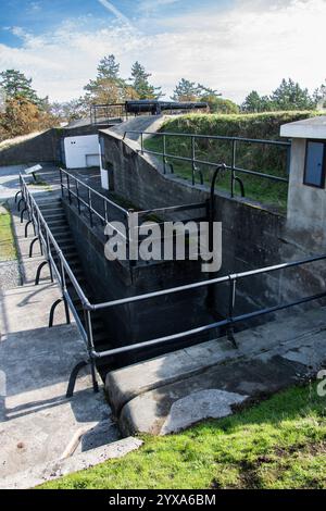 Kanone und Stellplätze in Fort Rodd Hill & Fisgard Lighthouse National Historic Site in Victoria, British Columbia, Kanada Stockfoto